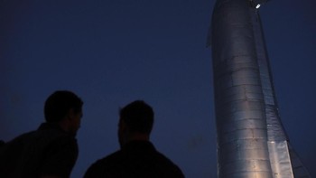 Starship yang terbuat dari metal adalah sistem kendaraan antar planet yang paling diandalkan Musk untuk menuju ke Mars. Foto: Reuters