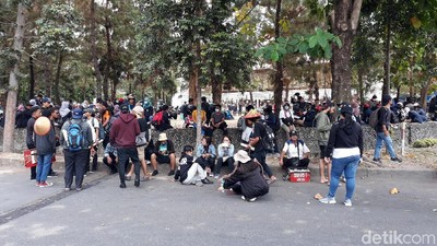 Massa Berkumpul di Bundaran UGM Jelang #GejayanMemanggil2