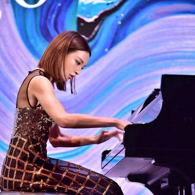 Cathryn Li merupakan pianis yang membawakan musik-musik klasik. Seperti dilansir GT Good Times, dia memiliki gelar master di bidang piano dari Birmingham Conservatory of Music, Inggris. Foto: Facebook/Cathryn Lee
