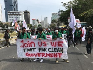 Mahasiswa Gabung Demo di Patung Kuda, Tuntut Pemerintahan Bersih