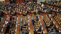 Selain itu, hasil kajian dari panitia khusus (pansus) pemindahan ibu kota juga diserahkan kepada pimpinan DPR di rapat paripurna hari ini oleh Ketua Pansus Pemindahan Ibu Kota Zainudin Amali. Namun, hasil kajian tersebut tidak dibacakan dalam rapat paripurna.