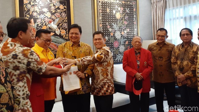 Ormas Tri Karya Dukung Airlangga Jadi Ketum Golkar Lagi Ormas Tri Karya Dukung Airlangga Jadi Ketum Golkar Lagi