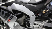 Aprilia GPR250 juga sudah dibekali dengan suspensi depan upside down. Motor ini disebut ringan karena memiliki bobot cuma 150 kg. Foto: Dok. newmotor.com.cn