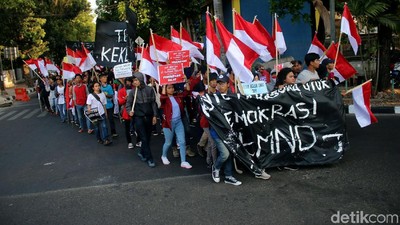KMND Gelar Aksi Long March Selamatkan Konstitusi