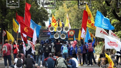 Petani hingga Mahasiswa Gelar Aksi Demo di Patung Kuda