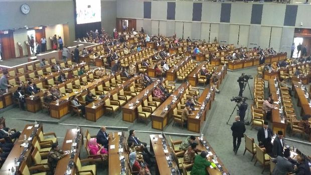 Anggota Dewan Ramai-ramai Hadiri Paripurna Akhir Masa Jabatan DPR 2014-2019