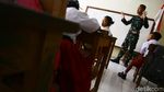 Antusias Anak-anak SD Miangas Belajar Bareng TNI
