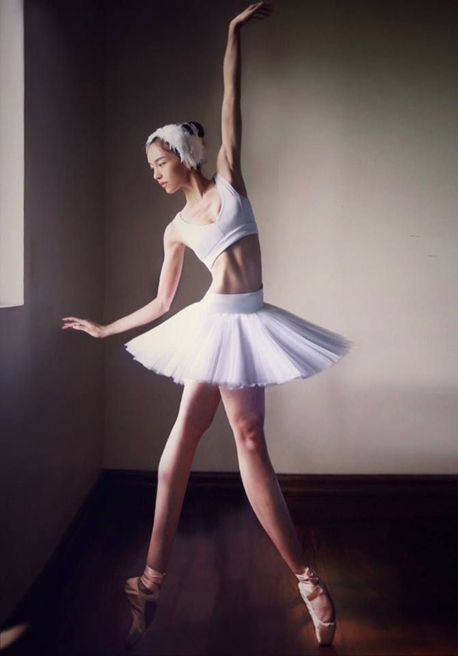 Tak hanya pintar bermain piano dan akting, Cathryn juga jago menari ballet. Ia diketahui sudah menyukai tarian ini saat masih kecil dan masih terus latihan hingga sekarang. Foto: Facebook/Cathryn Lee