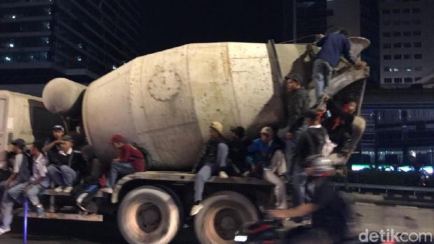 Kronologi Demo di Sekitar DPR yang Kembali Berujung Ricuh