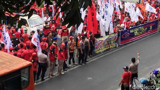 Jokowi Kaji Ulang Usulan Iuran BPJS Kesehatan Naik