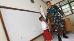 Antusias Anak-anak SD Miangas Belajar Bareng TNI