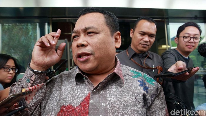 Anggota DPR dari Fraksi PKB, Fathan Subchi menjalani pemeriksaan di gedung KPK. Ia diperiksa sebagai saksi kasus suap terkait proyek di Kementerian PUPR.