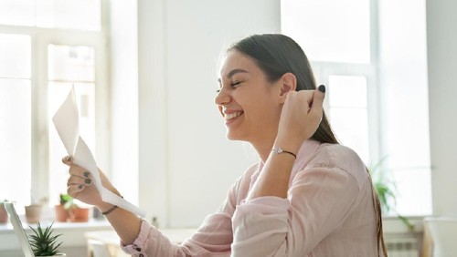 Happy young woman reading good news in paper letter, excited female student or employee receiving positive notification, successful exam results, deal, celebrating success or opportunity, new job