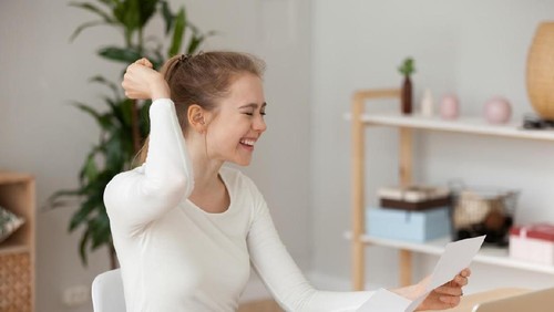 Happy young woman reading good news in paper letter, excited female student or employee receiving positive notification, successful exam results, deal, celebrating success or opportunity, new job
