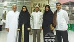 Umrah Naik Pesawat Jet, Penampilan Maia Berhijab Bikin Pangling