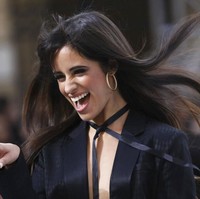 Aku merasa sangat keren bisa mencoba dunia yang baru hari ini. Seiring pertambahan usiaku, sangat penting bagiku untuk percaya pada diriku sendiri, karena apapun yang terjadi, entah hal sulit atau merasa khawatir atau tak meyakini dirimu sendiri, kamu harus mengatakan pada dirimu sendiri aku akan berjuang untuk diriku dan aku akan mencintai diriku sendiri karena aku berharga, itu adalah pesan yang paling penting, kata Camila soal pernampilannya sebagai model catwalk di Paris Fashion Week.Foto: Vianney Le Caer/Invision/AP