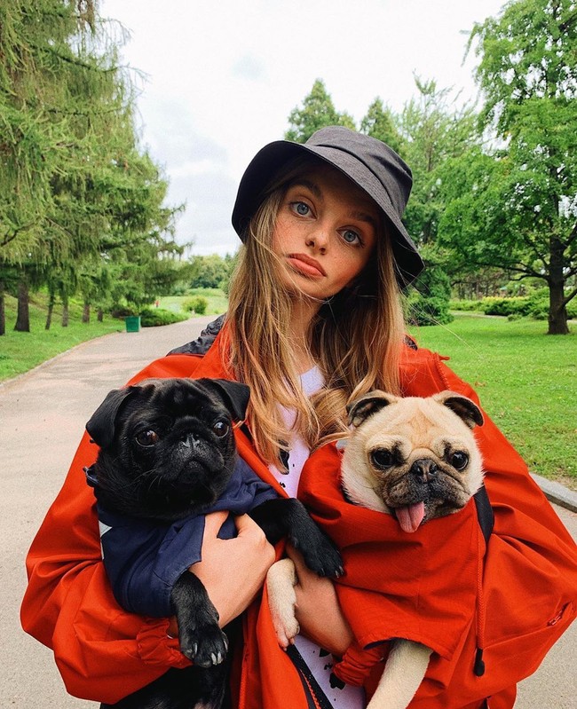 Tak sedikit dari mereka menilai bahwa mata model asal Ukraina ini terlihat besar secara tidak wajar di beberapa fotonya, itulah sebabnya beeberapa orang yakin bahwa ia menggunakan perangkat lunak pengedit untuk mengubah penampilannya. Foto: Instagram