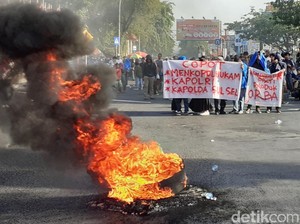Sandera Truk Kontainer, Mahasiswa Unismuh Makassar Tuntut Wiranto Mundur