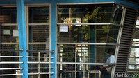 Rute TransJakarta (TransJ) dialihkan karena jalan di sekitar lokasi aksi ditutup.