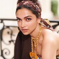 Sebagai runner-up atau urutan dua, ada aktris Bollywood Deepika Padukone. Dia juga mendapat predikat Hall of Fame/ Golden Face. Foto: dok. Vogue, Dok. Instagram