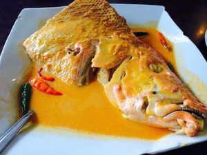 Sedap! Gulai Kepala Ikan Plus Nasi Hangat Bisa Dinikmati di 5 Tempat Ini