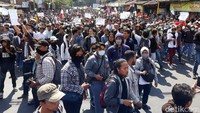 Massa aksi #GejayanMemanggil2 mulai memadati lokasi aksi di Pertigaan Colombo, Jalan Affandi (Gejayan), Sleman, DIY, Senin (30/9/2019).