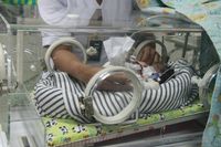 Bayi tersebut terus menurun kondisinya