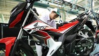 Honda Sonic memang didesain untuk anak muda. Tampilan motor ini juga mencerminkan keinginan dan karakter anak muda masa kini dengan desain futuristik dan tajam. Foto: Dok. AHM