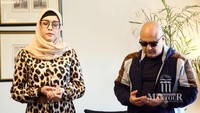 Maia Estianty dan Irwan Mussry tengah melakukan ibadah umrah. Dok. Maktour