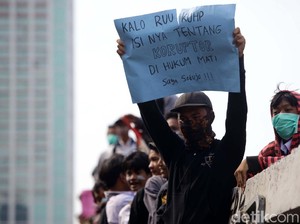 Aktivis Terima Laporan Pelajar Disanksi karena Ikut Demo #ReformasiDikorupsi