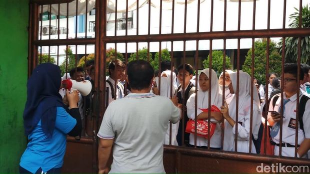 SMA di Belakang DPR Larang Siswa Keluar Gerbang Sebelum Dijemput Ortu
