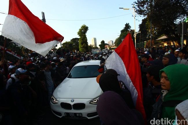 Cara Biar Pemilik Mobil Tak Rugi Saat Demo Ricuh