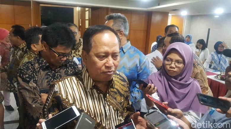 Ini Instruksi Menristek ke Para Rektor PTN terkait Pelantikan Presiden Ini Instruksi Menristek ke Para Rektor PTN terkait Pelantikan Presiden