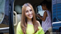 Ayu pun enggan menanggapi hal itu saat ditanyakan oleh awak media. Pool/Palevi S/detikFoto.