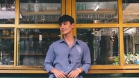 Berprofesi sebagai model, Jong Woo Kim tak hanya sibuk untuk kerja dan menjaga fisiknya saja. Dia juga gemar jalan-jalan lho. (Foto: tim_jongwoo/Instagram)
