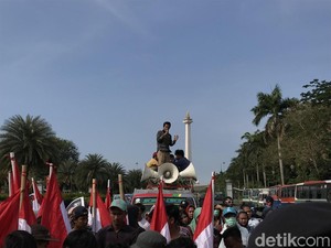 Massa Pendukung UU KPK Baru juga Demo di Patung Kuda