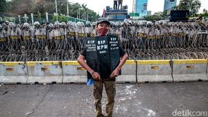 Ragam Poster Massa Aksi Demo Hari Ini