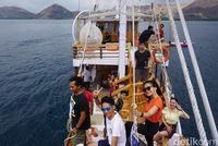 Para Agus Hidup di Laut Labuan Bajo... Masuk Angin tapi Awesome!
