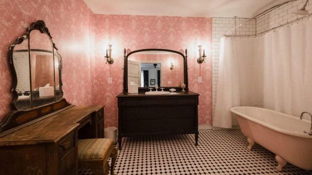 Uji Nyali! Kamar Hotel Angker di AS Ini Sekarang Bisa Diinapi