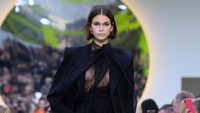 Penampilan Kaia Gerber di ajang Paris Fashion Week 2019 menjadi sorotan banyak orang. Pascal Le Segretain/Getty Images