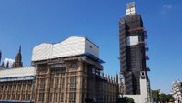 Datang di saat tak tepat. Big Ben-nya lagi direnovasi. (Foto: via Boredpanda.com)