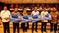 Para pimpinan DPD mendapatkan tabungan hari tua (THT).