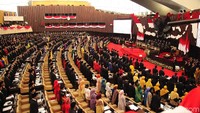 Pelantikan digelar di Ruang Paripurna I, Gedung Kura-kura, Kompleks Parlemen, Senayan, Jakarta, Senin (1/10/2019). 