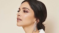 Deepika Padukone tampaknya sedang bernostalgia dengan masa kecilnya. Dok. Instagram/deepikapadukone
