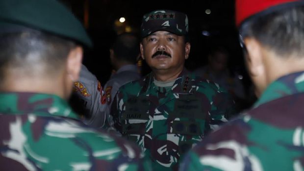 Panglima TNI dan Kapolri Tinjau Gedung DPR Usai Demo Ricuh