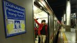 Potret Tertibnya Mahasiswa Pulang Demo dengan KRL