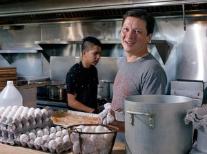 Uji Telur Rebus Terbesar di Dunia, Chef Ini Bagikan Tips Merebus Telur