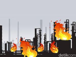 Kawasan Pabrik di Cilincing Jakut Terbakar, 12 Unit Damkar Dikerahkan