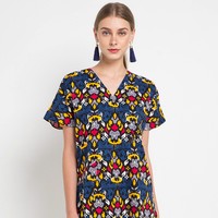 Brand Bateeq juga menyediakan dress kasual yang bisa digunakan kondangan sekaligus hangout. Short Sleeve Cotton Print Dress ini dapat dibeli seharga Rp 559 ribuan. Foto: Zalora 