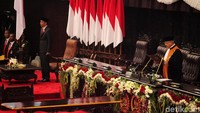 Pelantikan dipimpin oleh Ketua Mahkamah Agung (MA) Hatta Ali.